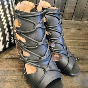Qupid Black Criss Cross heels 6
